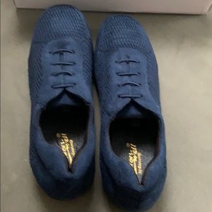 2🚩$15 when bundled.  Comfort-Well NEW in box sneakers size 9 Navy